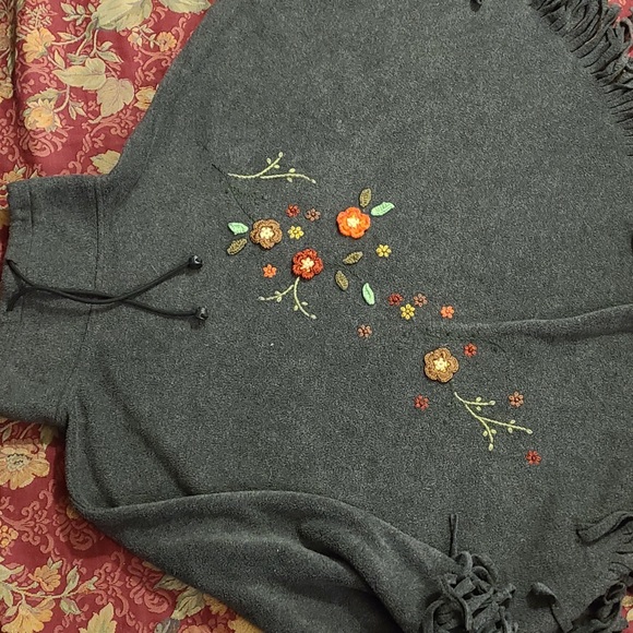 Cute poncho - Picture 4 of 7